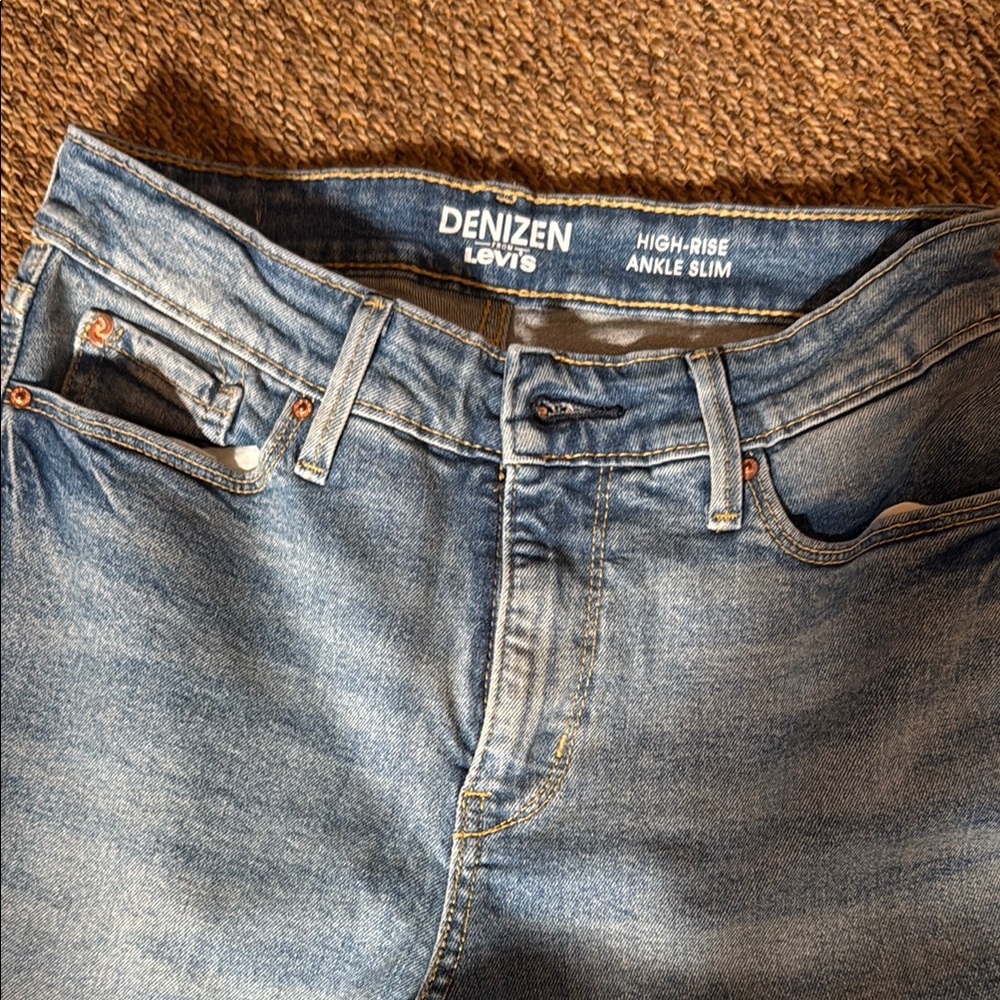 Levi’s Denizen High-Rise Ankle Slim Jeans